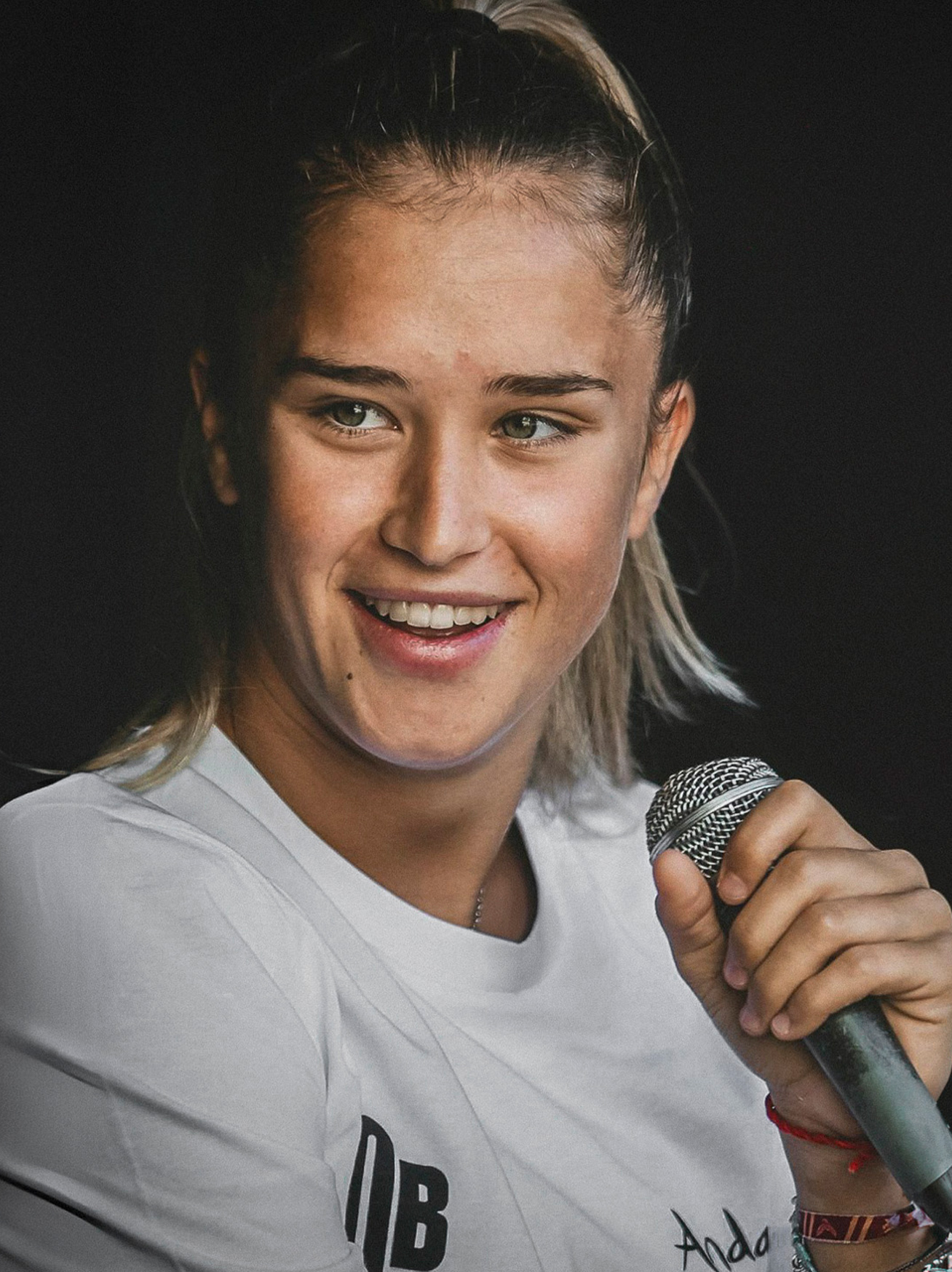 ANDREA MEDINA